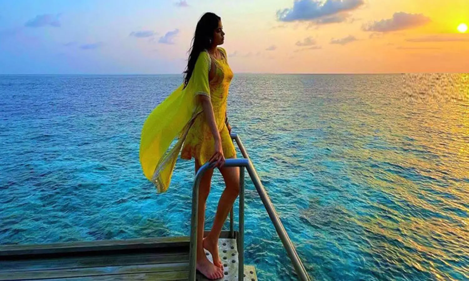 Janhvi Kapoor raises hotness bar in latest Maldives vacay PIC as she poses with her rock band crew