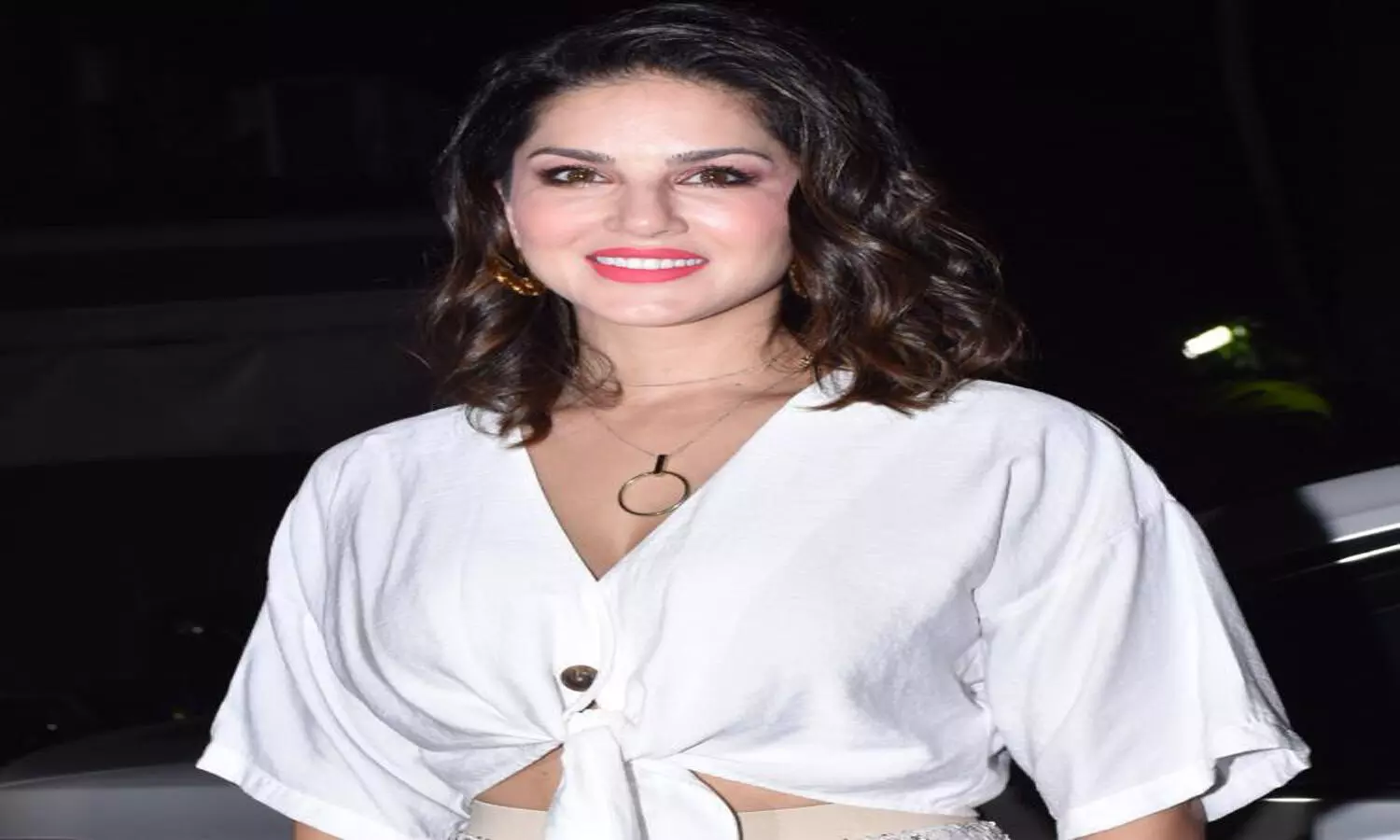 Sunny Leone urges everyone to fight Covid-19 by getting vaccinated