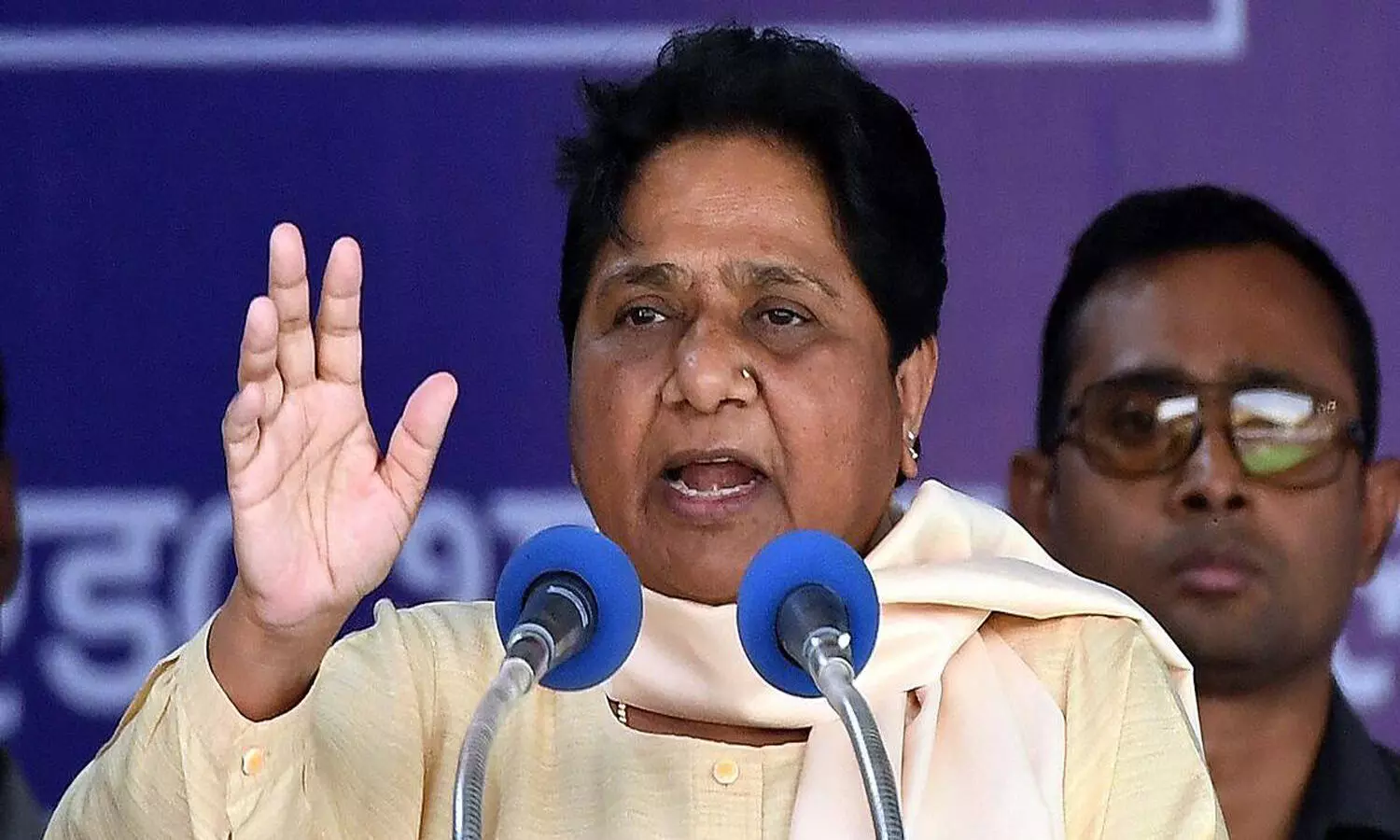 Give financial aid to employees who died while on UP panchayat poll duty: Mayawati