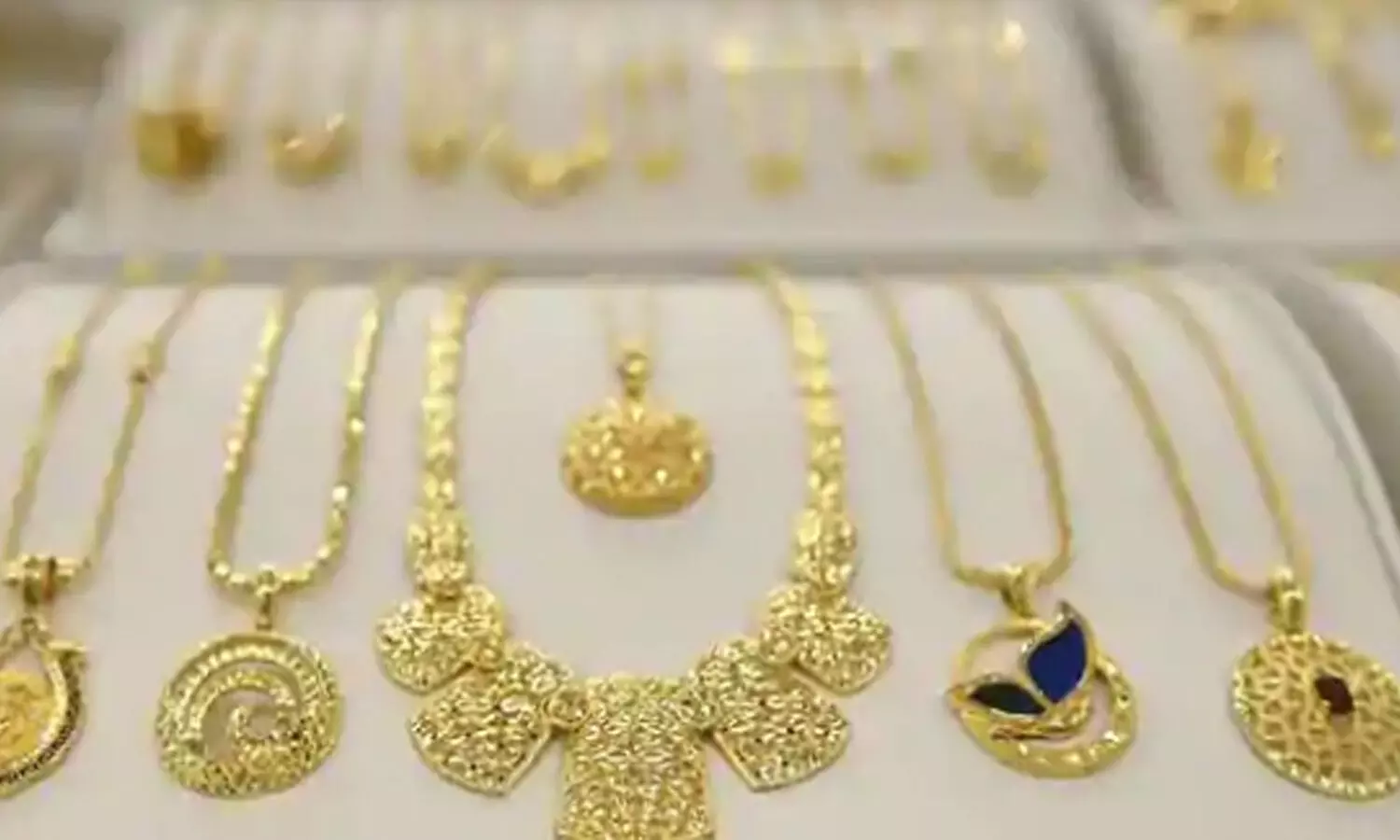 Gold Price Today at lowest of last two months; Check Rates in your city!