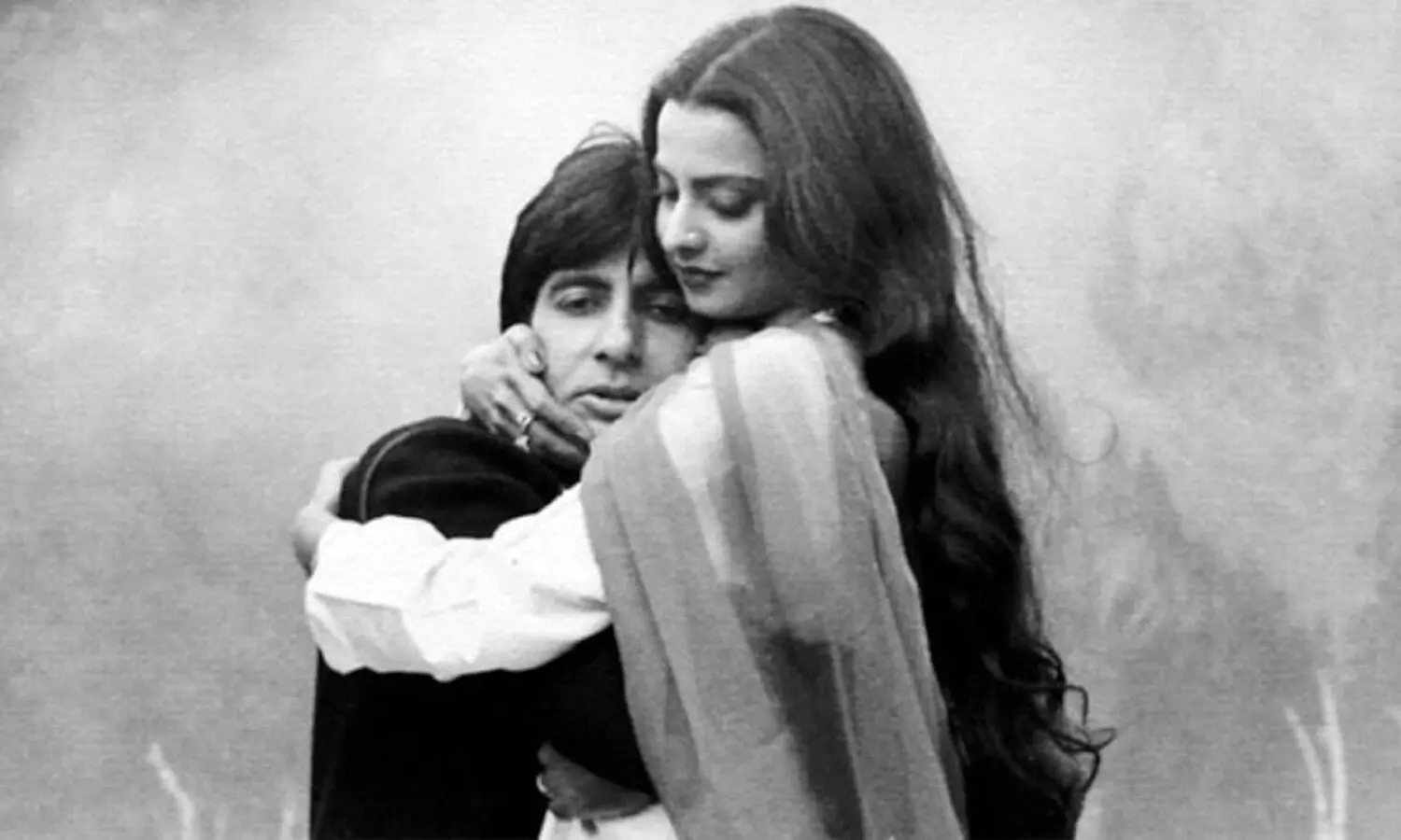 Love Tale: When Rekha was asked, Did you love Amitabh Bachchan? Heres what she said