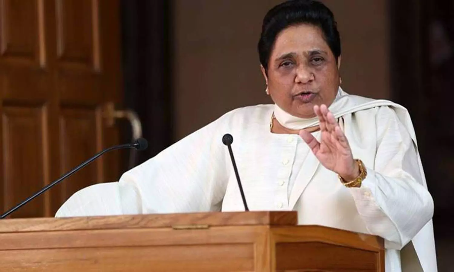 Mayawatis mother dies at the age of 92, BSP supremo leaves for Delhi to attend Last Rites