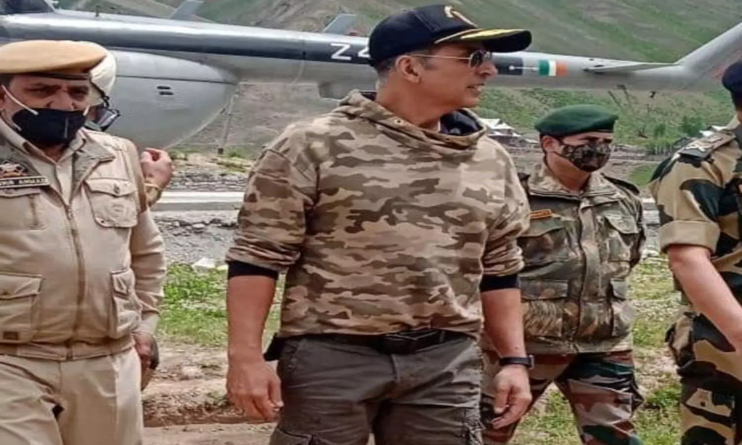 Akshay Kumar meet and interact with BSF jawans at the Tulail Valley in Kashmir