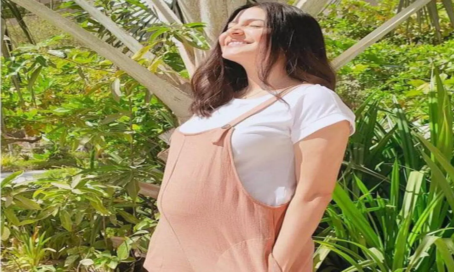 Anushka Sharma puts her maternity outfits for an online sale; DEETS inside