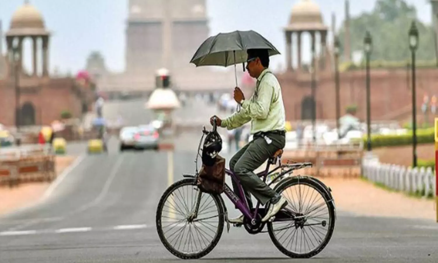 Delhi Weather: Heat wave like situation in National Capital, Temperature above 40