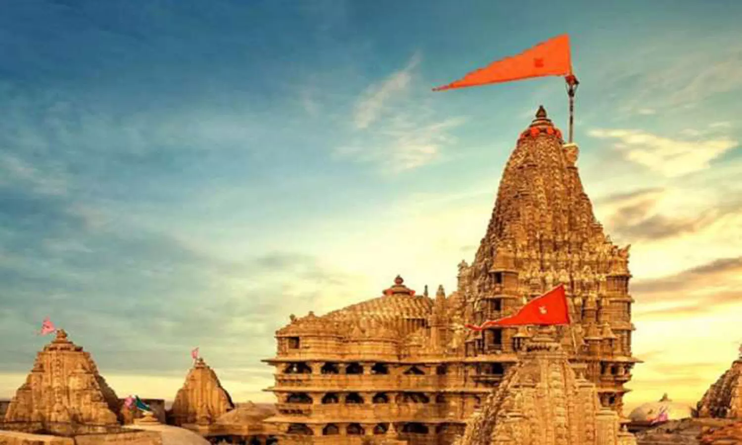 Netizens shocked as video of lightning strikes at Dwarkadhish Temple in Gujarat goes viral; WATCH