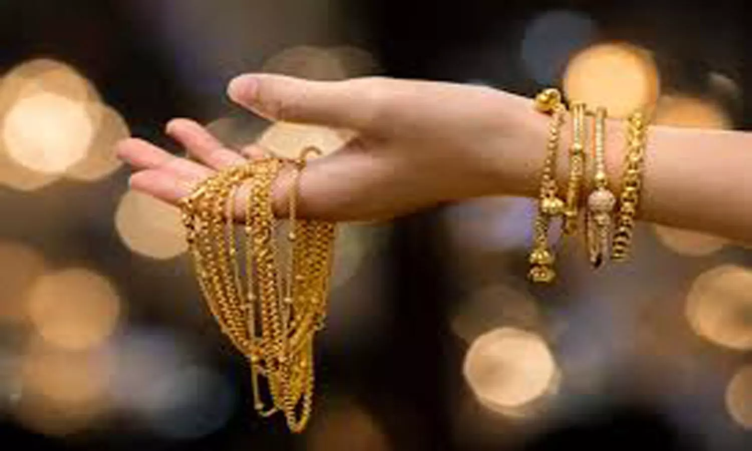 Gold declines Rs 50; Silver up Rs 187