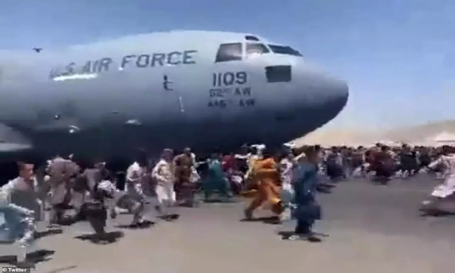 Shocking! People try to leave Kabul by holding onto Plane, Fall off mid air