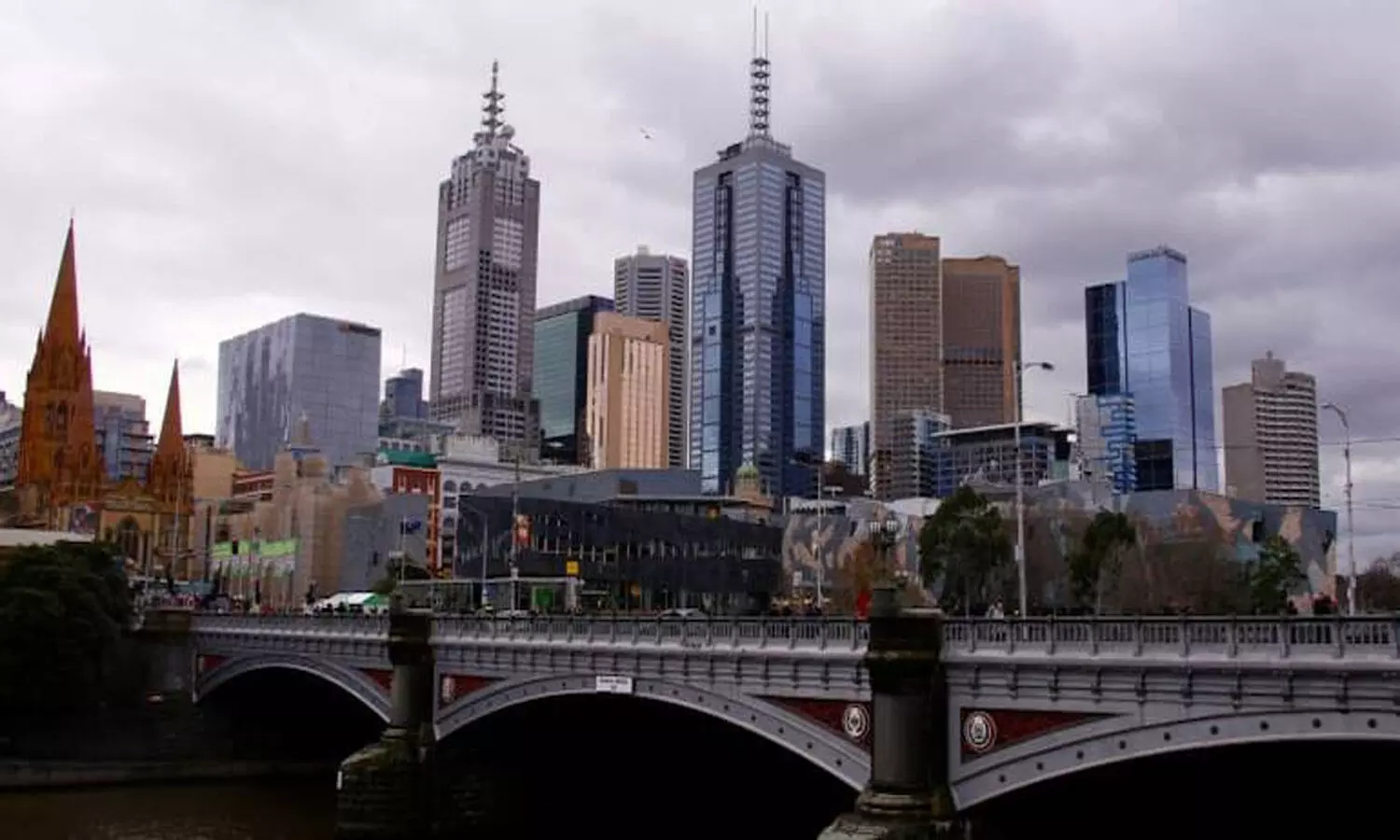 Melbourne extends sixth COVID-19 lockdown