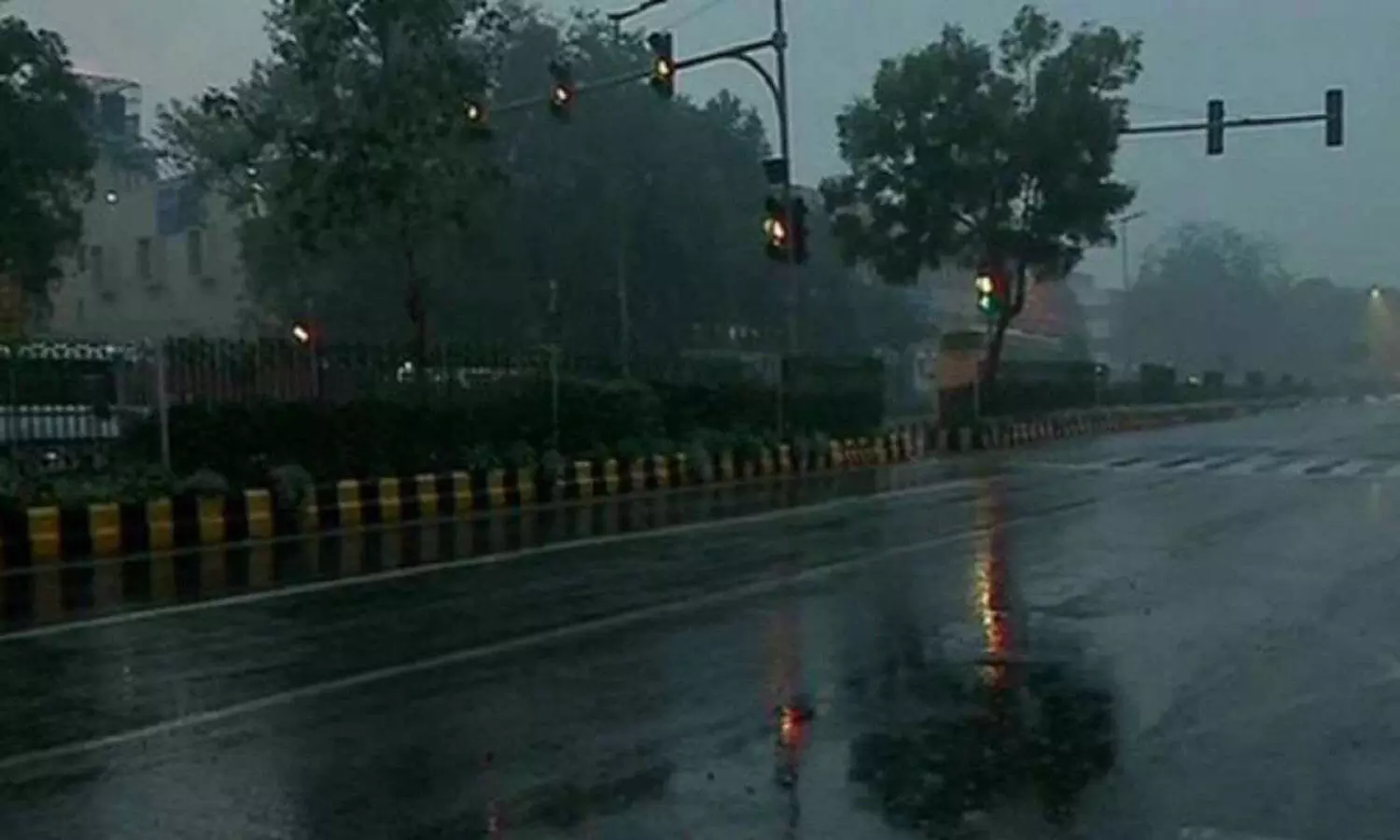 Delhi makes new record, sees highest rainfall in September in 19 yrs; Waterlogging & massive traffic reported