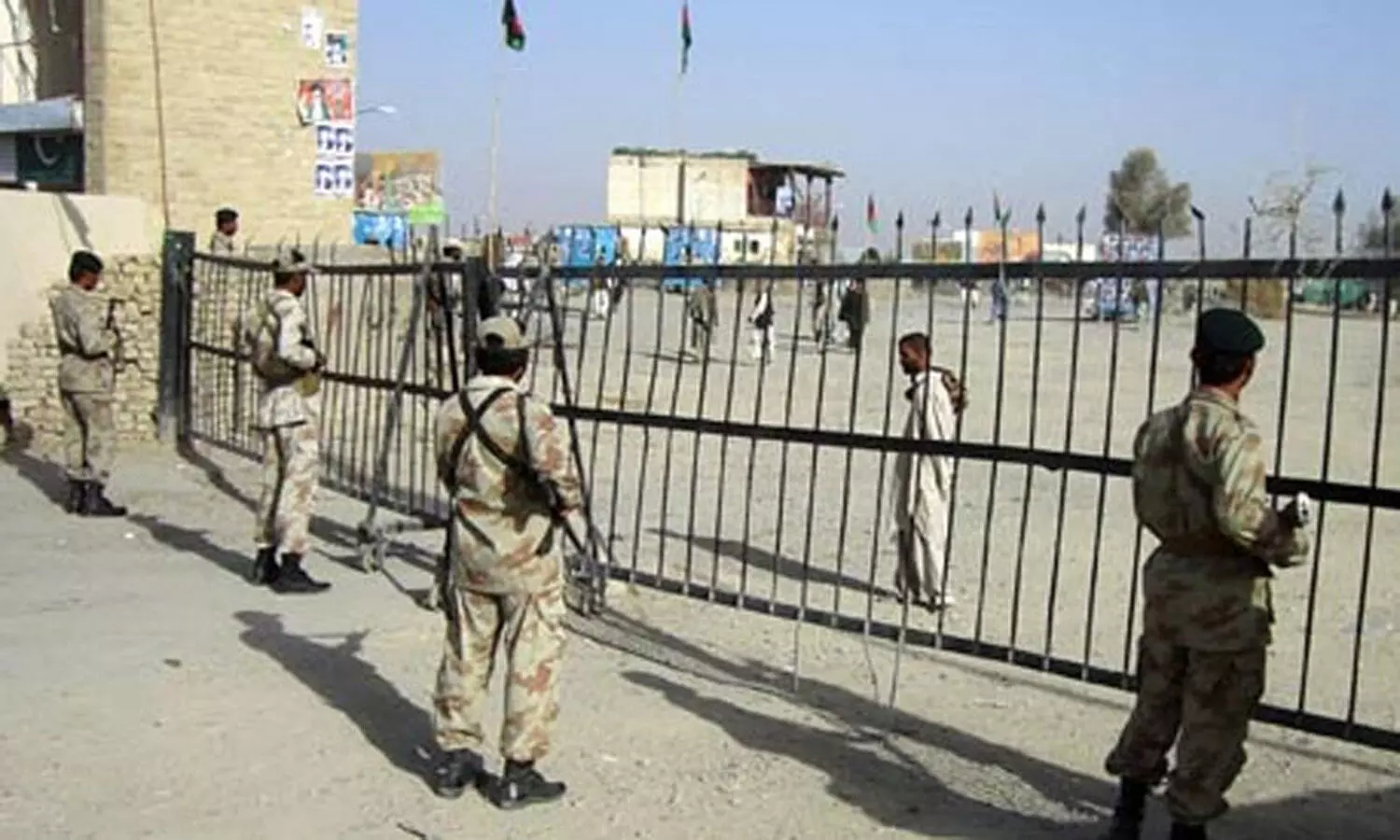 suicide blast near Pakistan and Afghan border