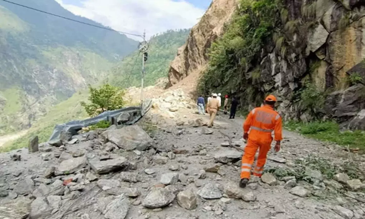 Himachal Pradesh: Massive landslide blocks Shimla-Kinnaur Highway