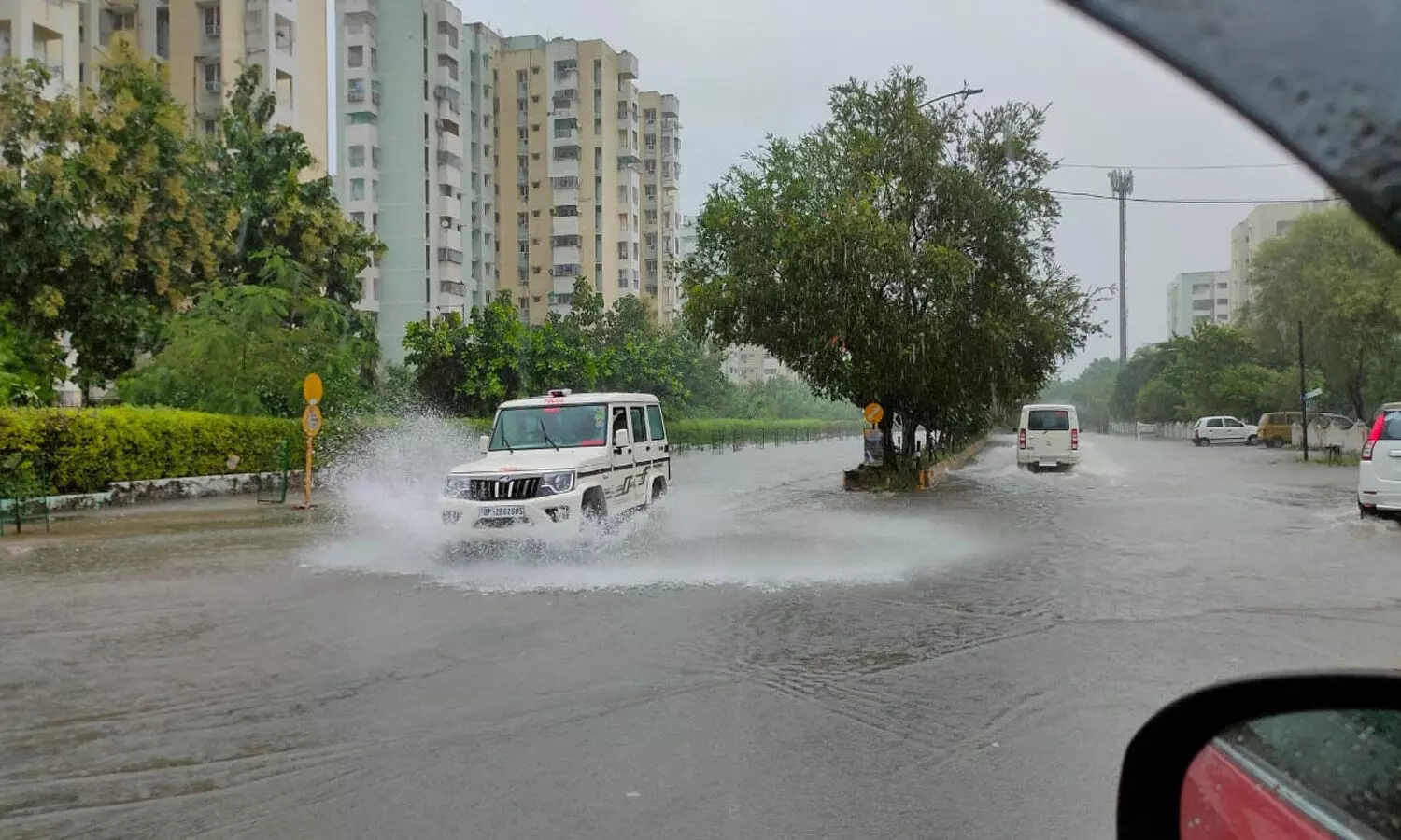 Lucknow witnesses heavy rainfall, several areas waterlogged; Alert issued