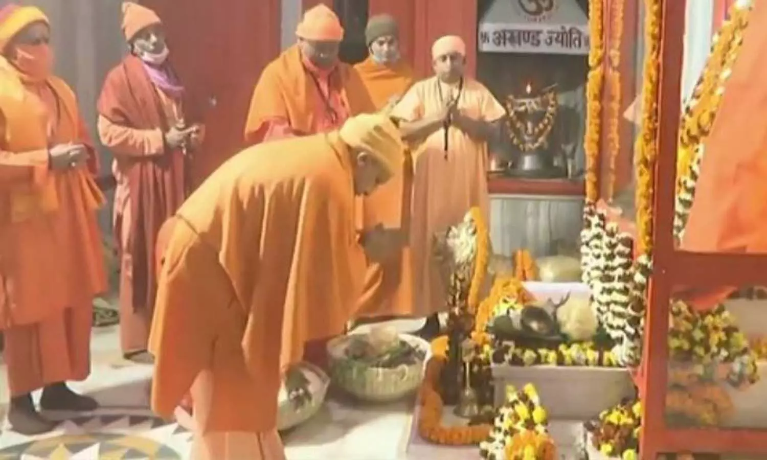 Vijayadashami 2021: UP CM Yogi Adityanath offers prayers at Gorakhnath Temple