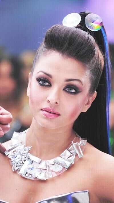 Aishwarya Rai Bachchan innovative hairstyles leaves fans amused; check it  out