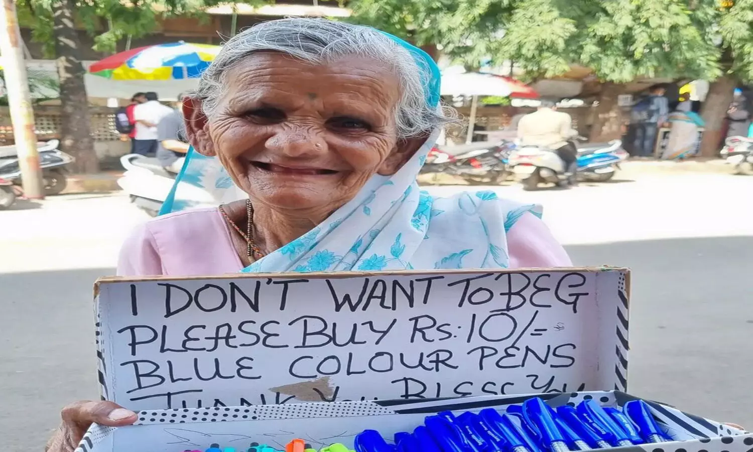Elderly Pune woman selling pens for a living is winning the internet