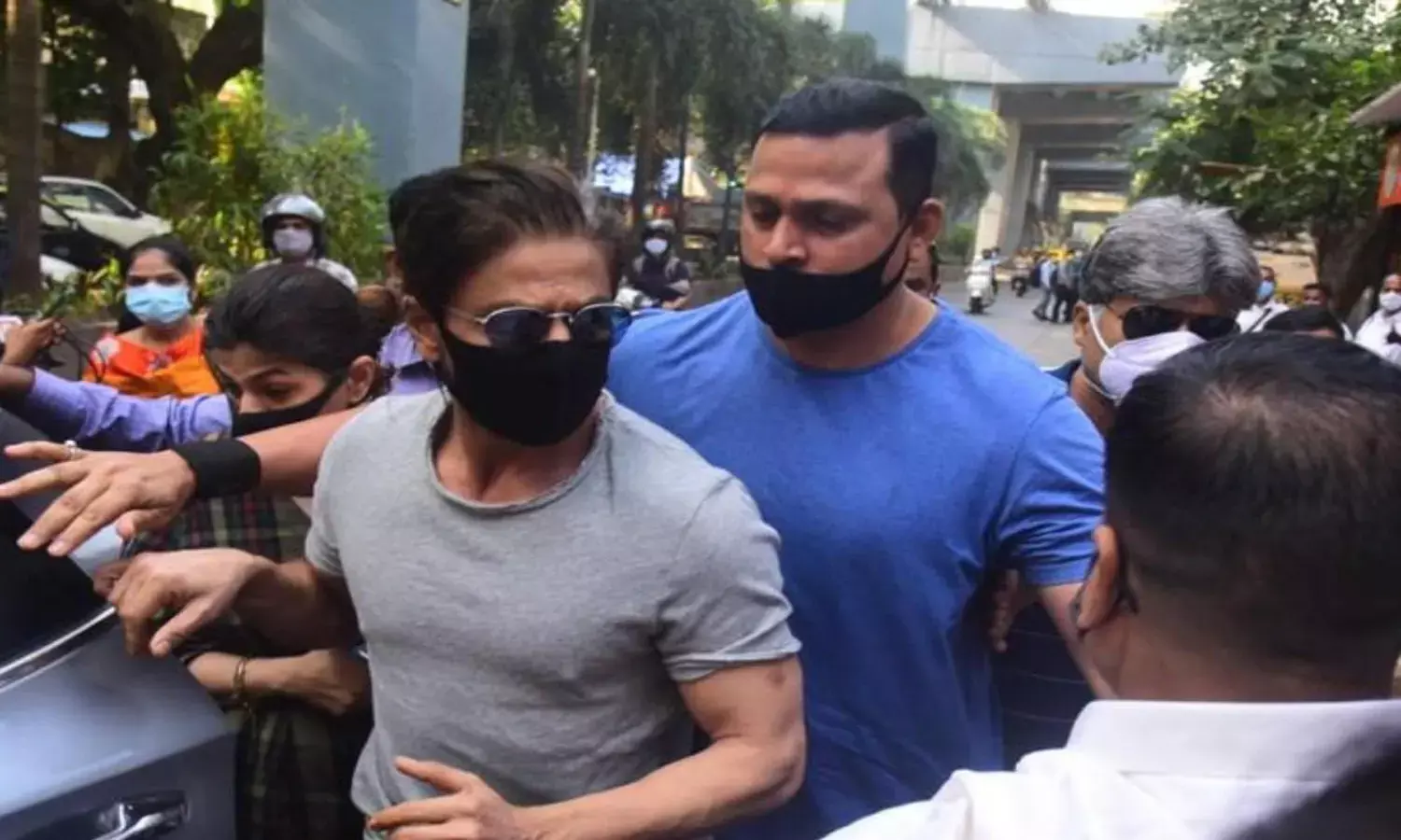 Revealed: Inside details of Shah Rukh Khans meeting with Aryan Khan at Arthur Road Jail