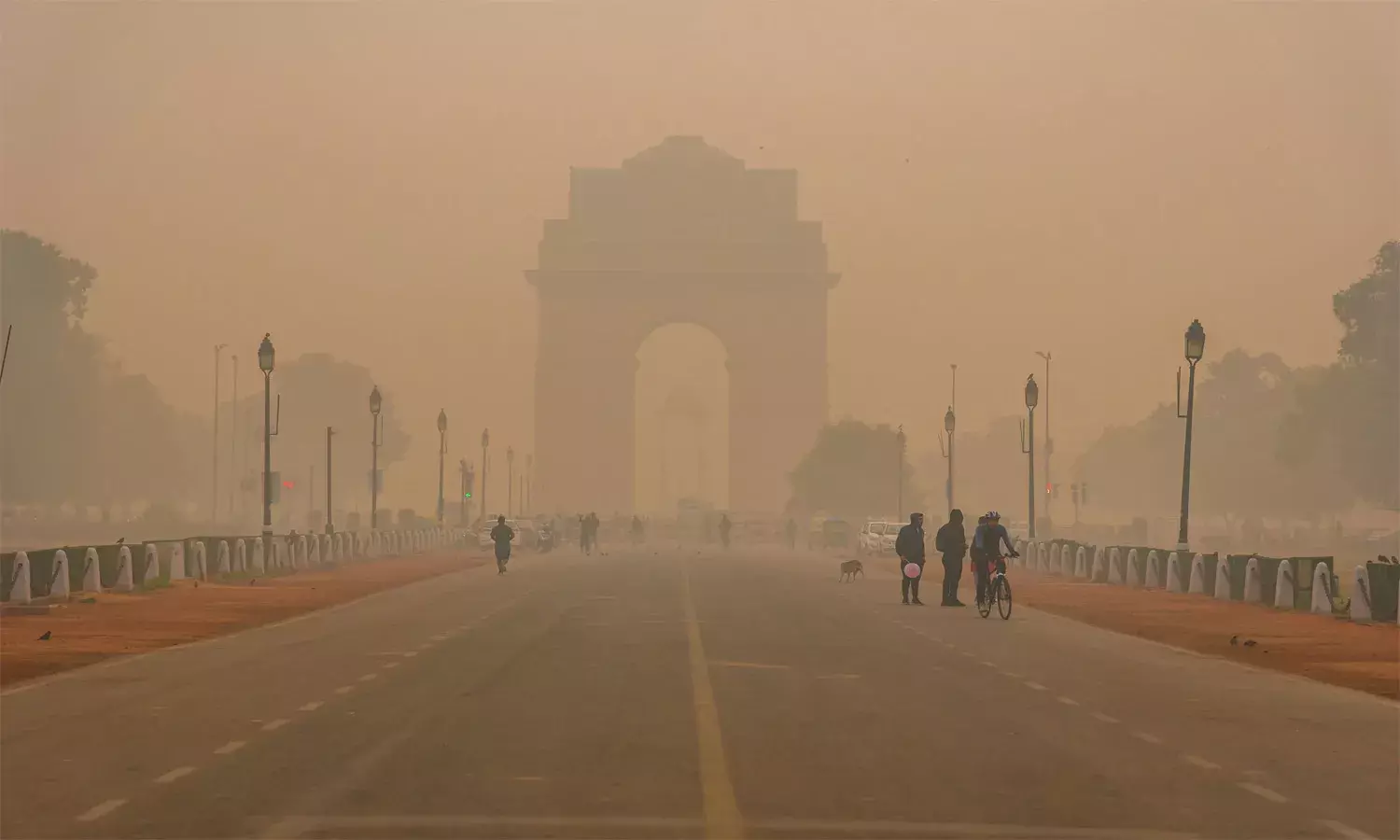 Delhi Pollution: Supreme Court gives 24 hours ultimatum to take action; Schools shut