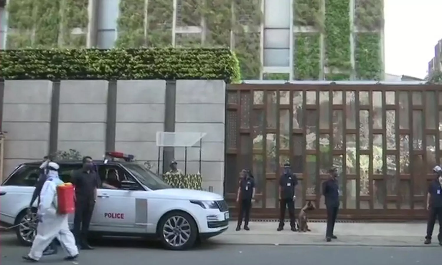 Security tightens outside Mukesh Ambanis home Antilia after cops receive tip off from Taxi driver