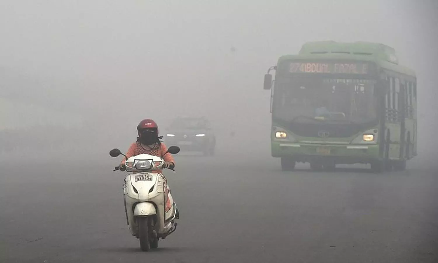 Dense fog Engulfs Delhi-NCR, Morning Visibility Affected