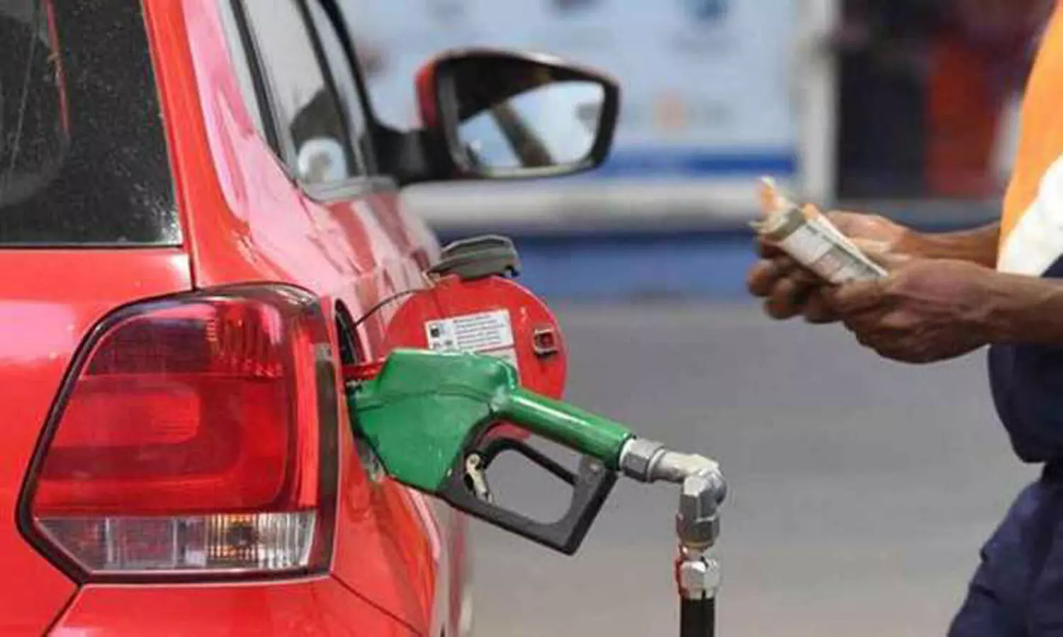 Petrol, Diesel Prices Today: Petrol prices remain unchanged, check rates in your city