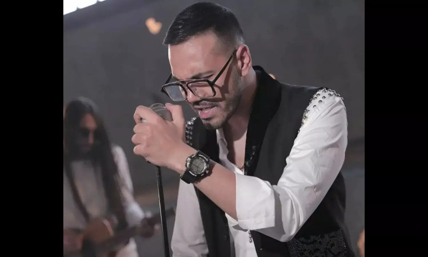Eshghat Singer Amin Ara is the new music world sensation