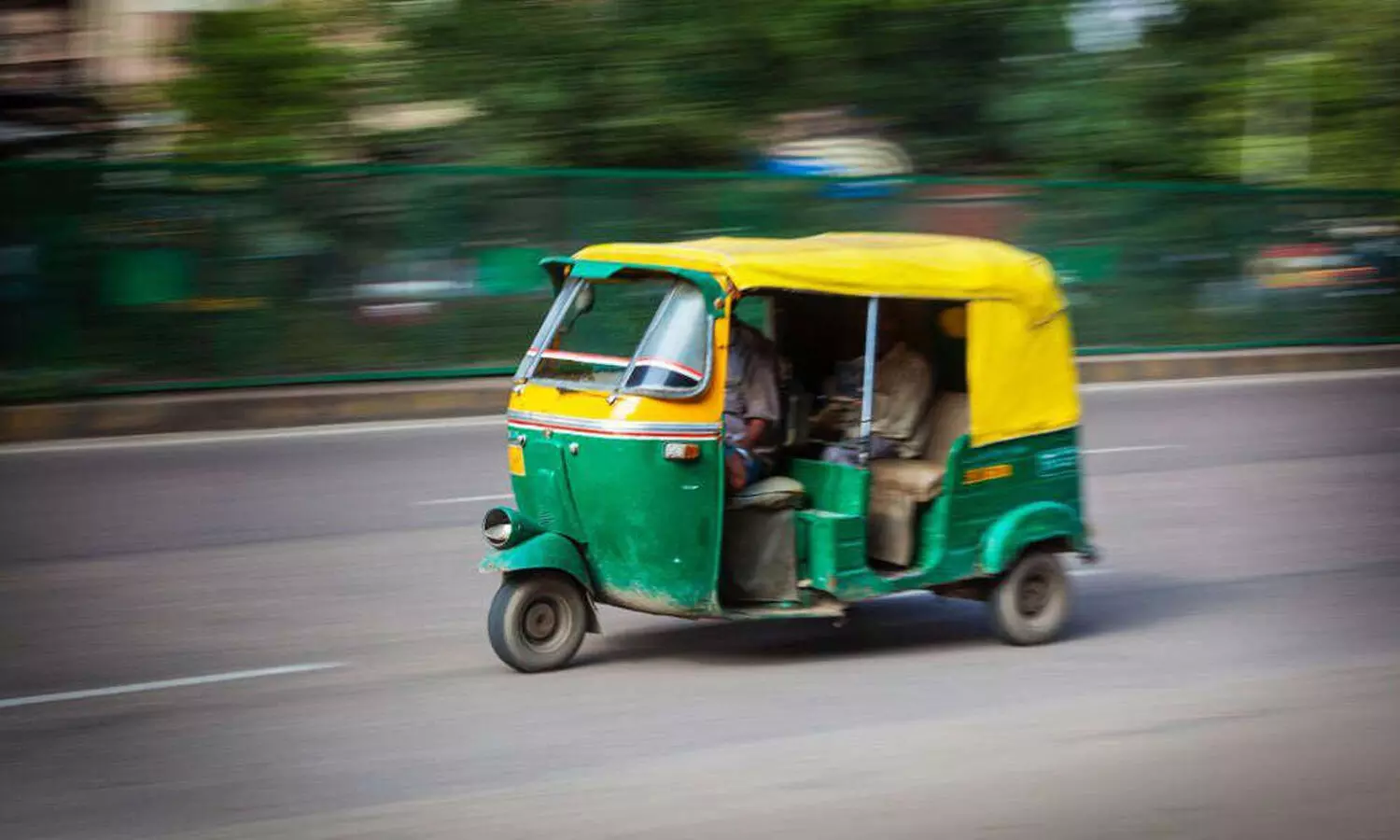 Broken bones better, says Gurgaon woman who jumped out of moving auto; See viral Twitter post