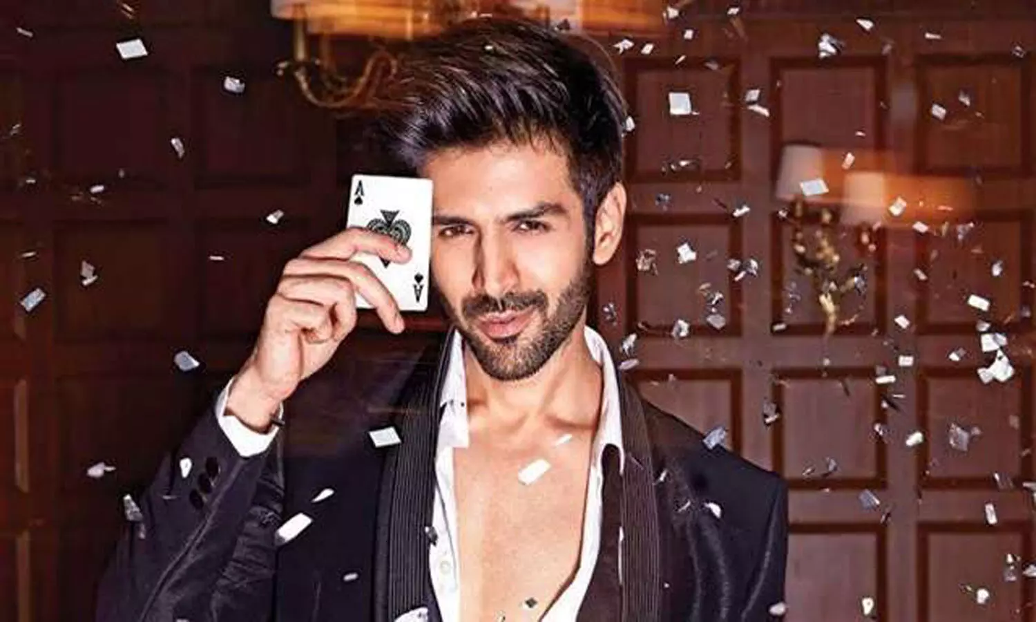 Kartik Aaryan recalls his early struggling days, says I used to wait for Shah Rukh outside Mannat