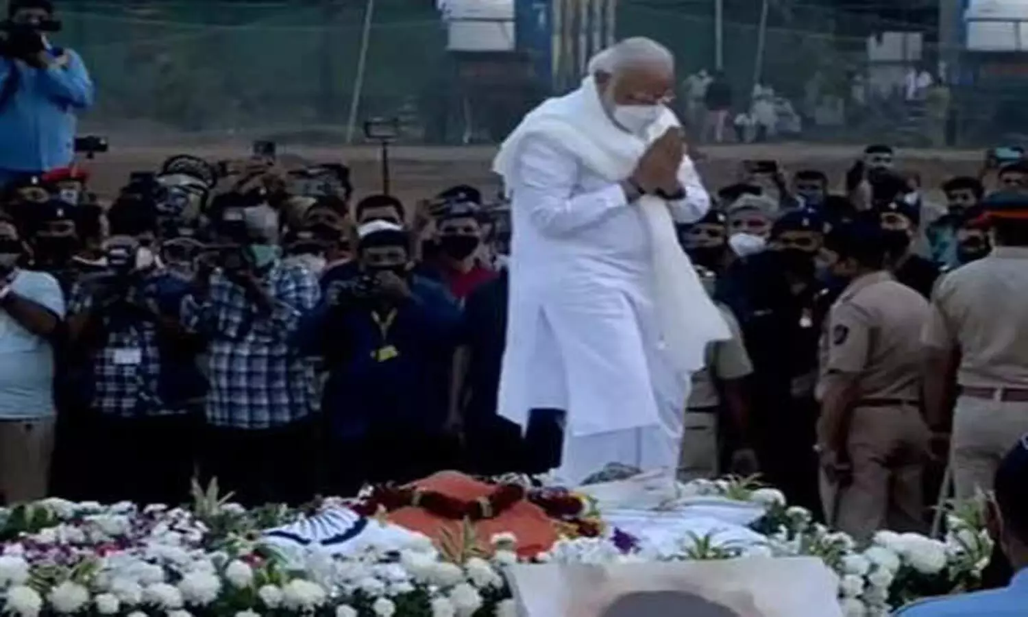 Prime Minister Narendra Modi at Shivaji Park for last rites of legendary singer Lata Mangeshkar: PICS
