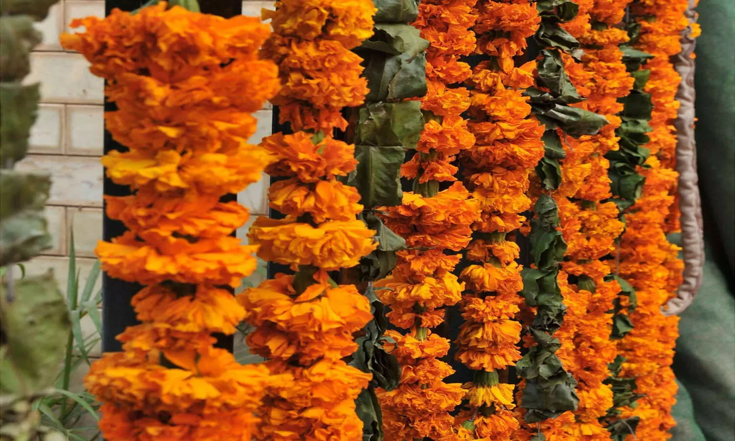 4 creative genda phool décor ideas to make your wedding stand out
