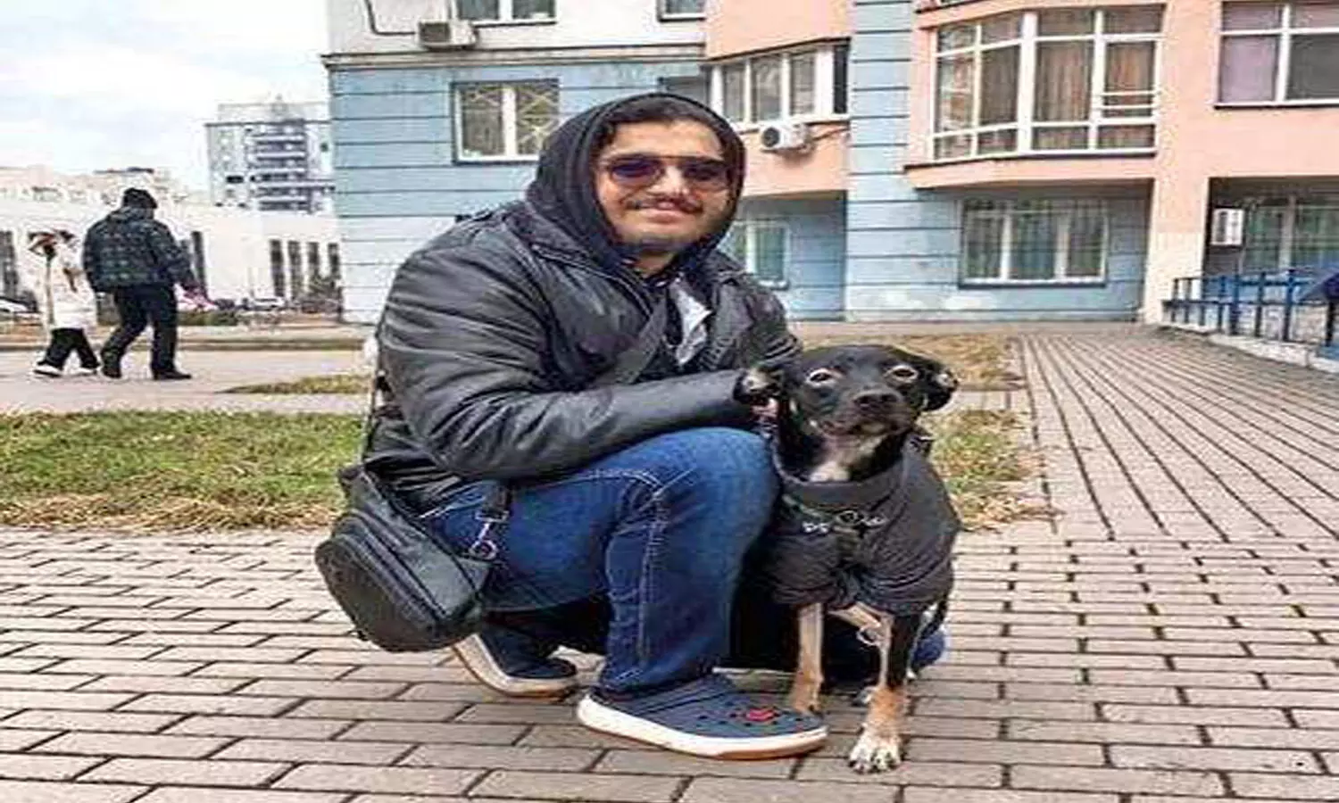Indian student has refused to leave Ukraine without his pet dog in this heartwarming video