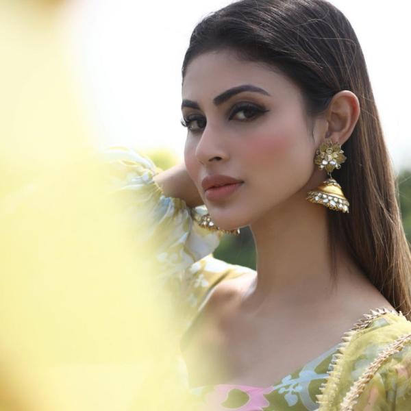 Pin by Mr Dentist on Mouni Roy | Hollywood actress pics, Bollywood actress  hot, Bollywood actress