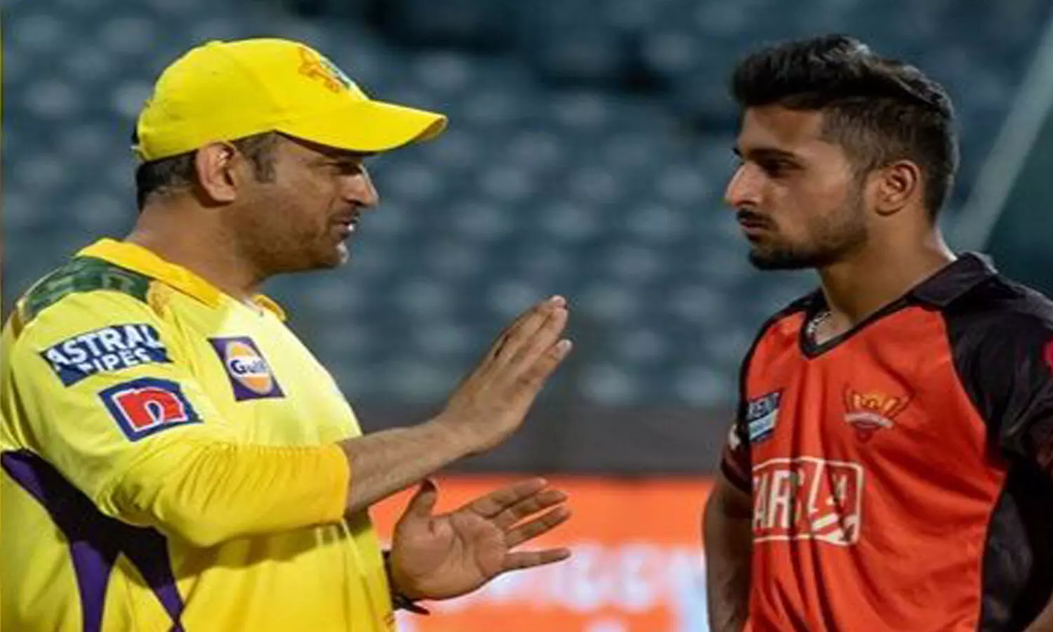 IPL 2022: MS Dhoni shares tips with IPLs fastest bowler Umran Malik after CSK vs SRH game - Watch