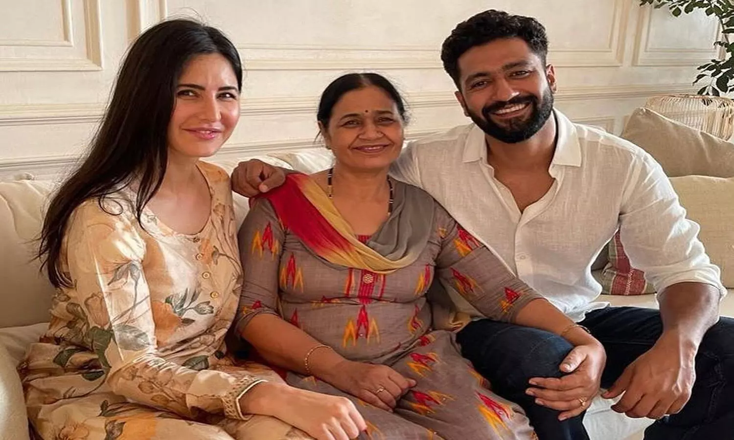 Katrina Kaif-Vicky Kaushal shower love on their mother-in-laws; drop NEW wedding photos