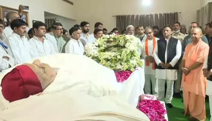 Mulayam Singh Yadav funeral updates: Netaji amar rahein chants ahead of last rites