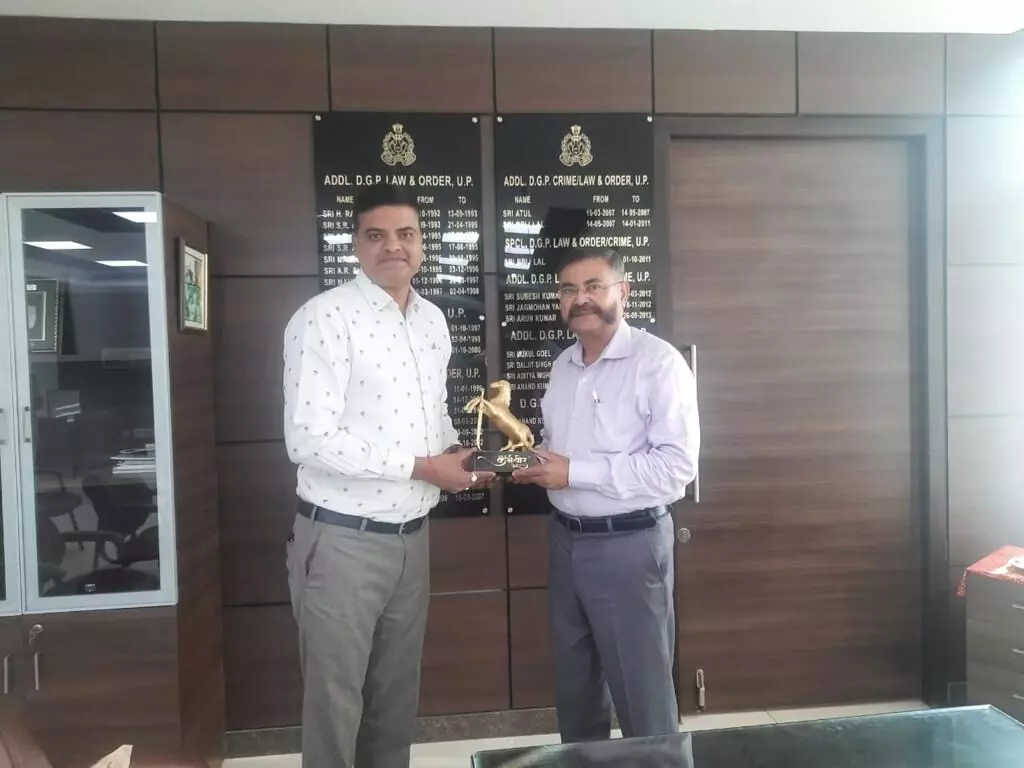 UP ADG Shri Prashant Kumar awarded with Aaj Ka Karmaveer Excellence Award