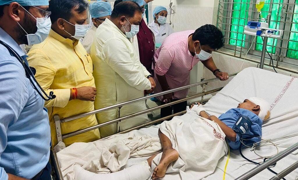 MP Ravi Kishan Assures Justice for Anmol Dubey in Deoria Tragedy