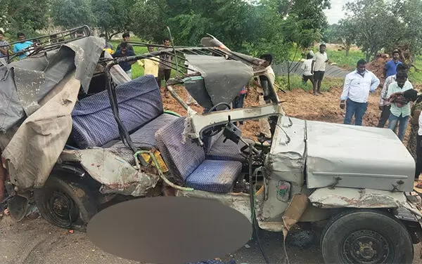 12 killed in Jeep-tanker collision in Karnataka