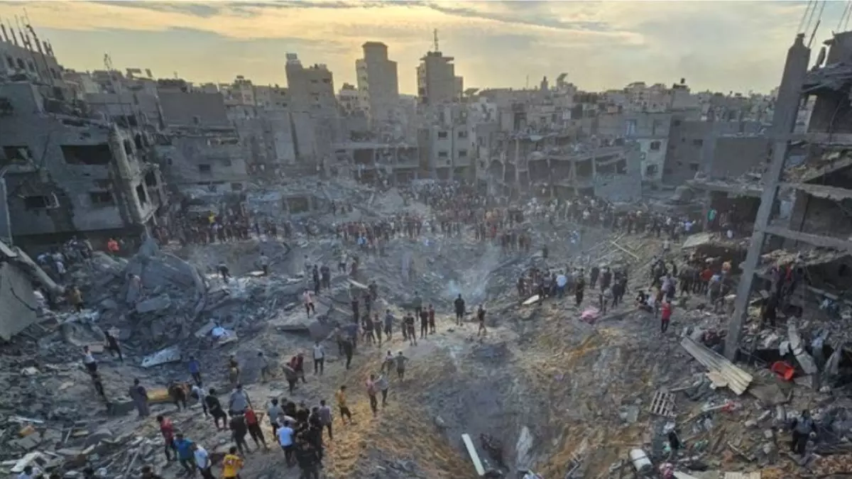 Air strike on Gazas largest refugee camp, Israeli army claims - Hamas commander killed