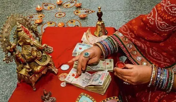 Dhanteras 2023 Shines Bright with Prosperity and Traditions