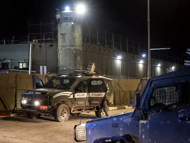 30 Palestinian prisoners released as Gaza ceasefire deadline approaches