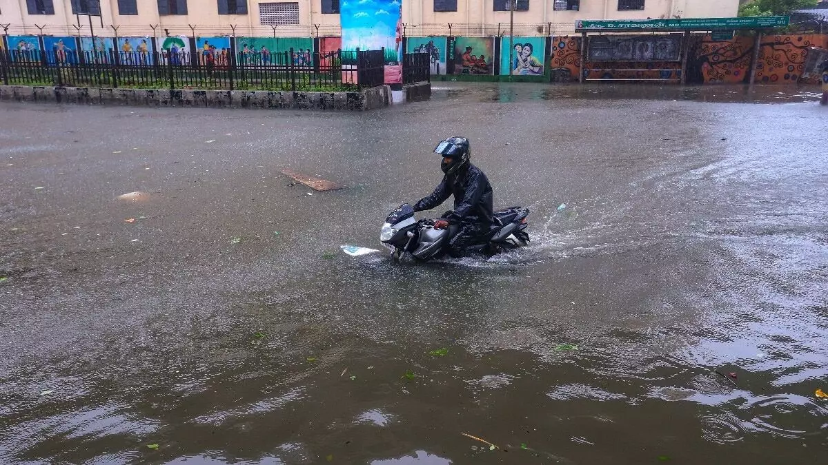 Waterlogging due to heavy rain in Delhi leads to traffic snarls; key roads affected