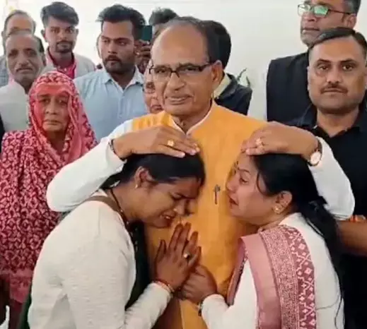 I am not going anywhere..., Shivraj Singh Chouhan told his emotional women supporters