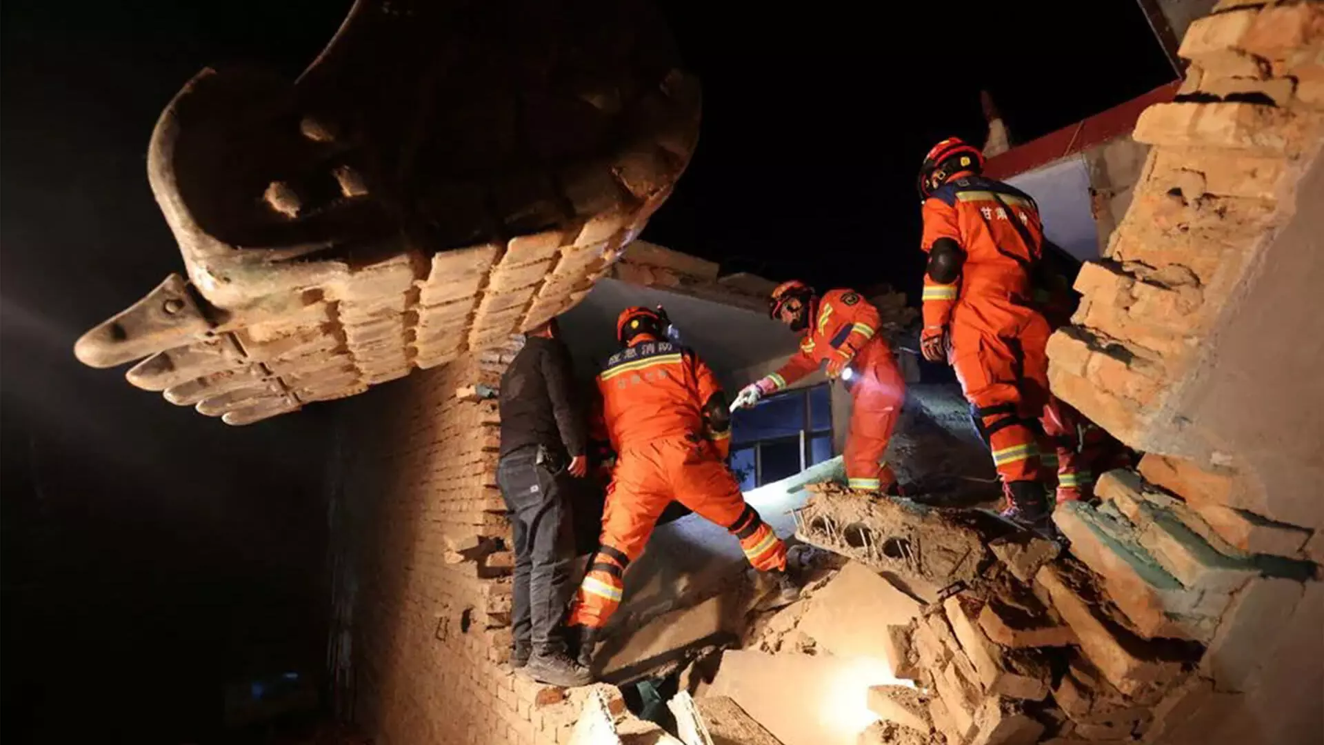 5.9 magnitude earthquake jolts China, more than 111 people killed