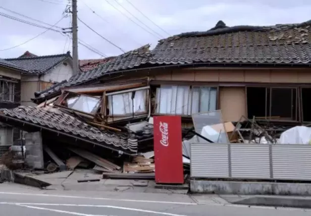 Tsunami after strong earthquake of 7.5 magnitude in Japan, five meter high waves in sea