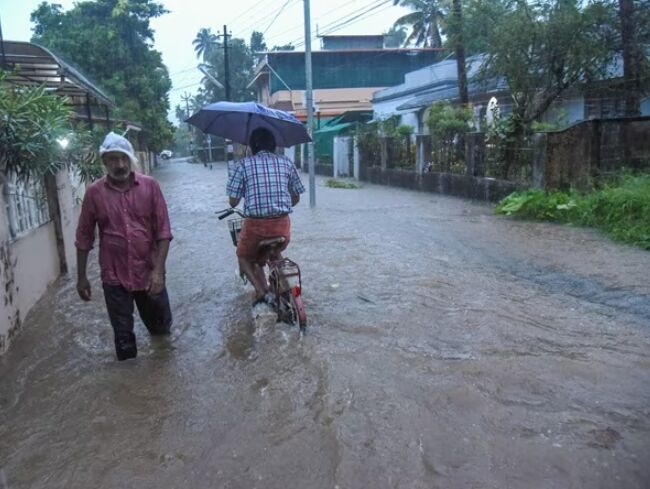 Chaos Due To Heavy Rains In Tamil Nadu: Roads Submerged In Water ...