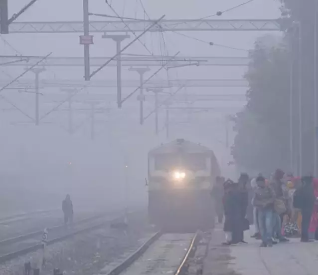 Entire North India in grip of severe fog, flights and trains affected