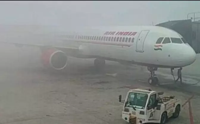 Dense fog continues to hit Delhi today, many flights delayed, Delhi Airport issues advisory for passengers