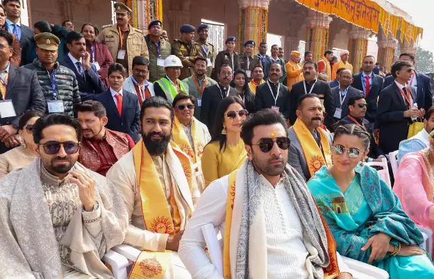 These film stars including Amitabh Bachchan, Alia-Ranbir reach Ayodhya in traditional clothes