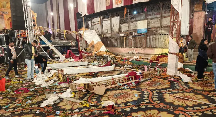Stage collapses during jagran in Delhis Kalkaji temple, one dead, many injured